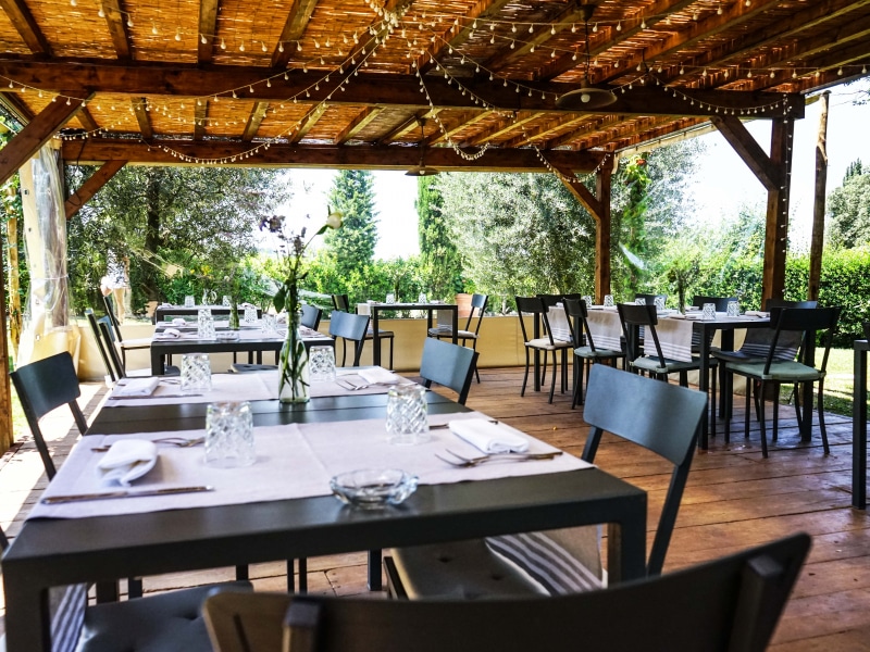 Tenuta Sant'Ilario, il patio esterno del ristorante