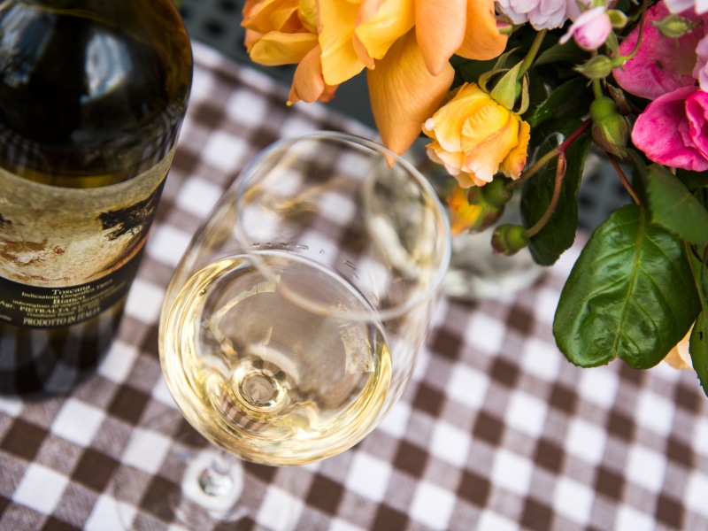 Vino bianco in degustazione da Pietralta, Gambassi Terme